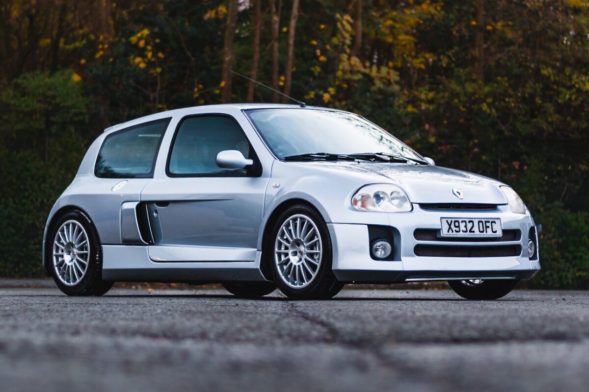 Front angle of the Renault Clio V6 showing its wide arches and stance