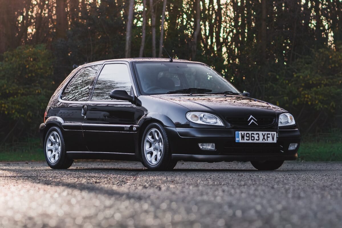 Citroën Saxo VTR hot hatch with lowered stance at Redline Competitions