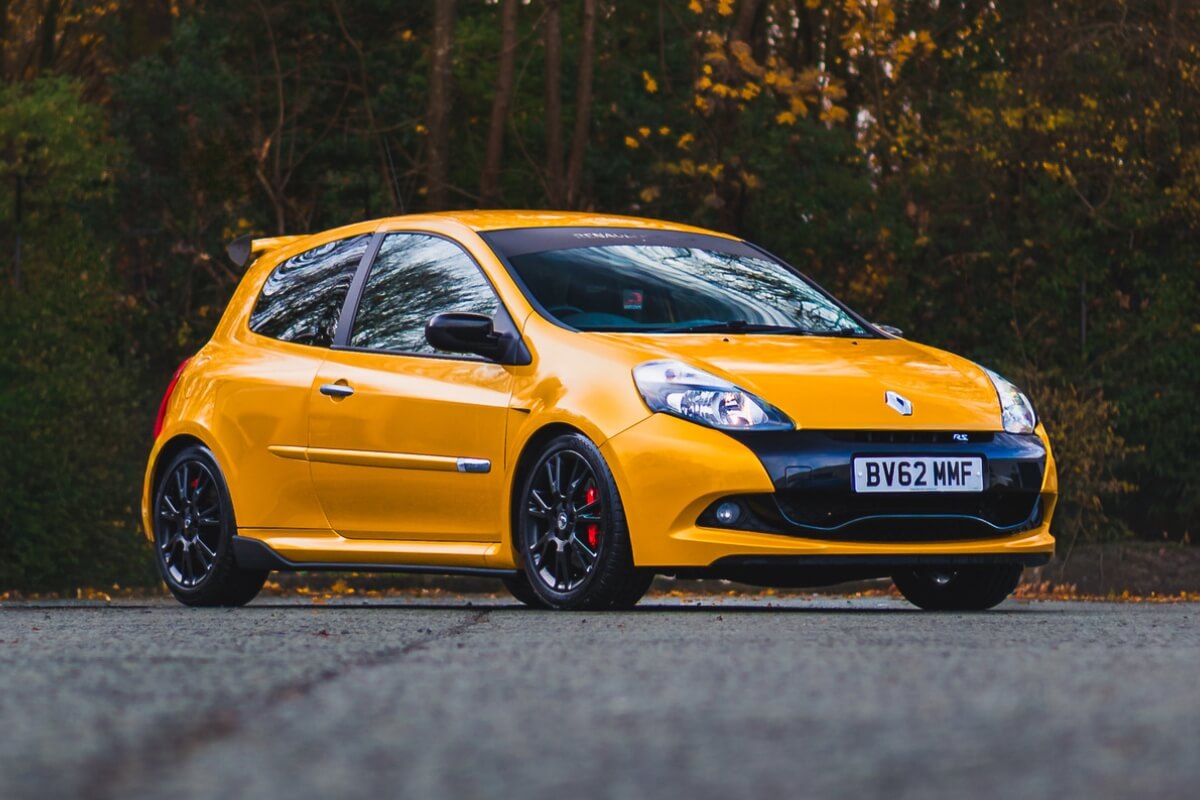 Renaultsport Clio RS200 in Liquid Yellow with Recaro seats and Cup chassis from Redline Competitions